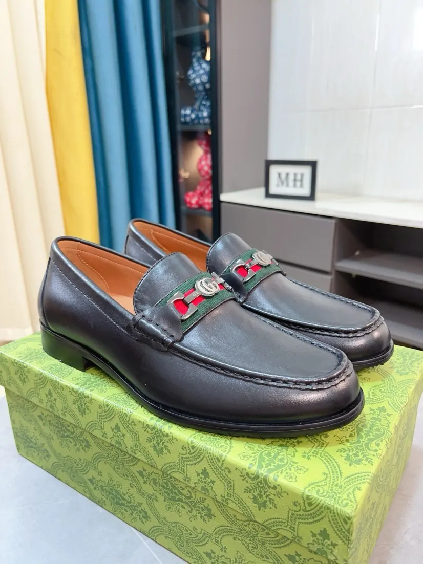 Men's shoes 💰500🌹🌹Niuli [GUCCI Gucci] A new style of formal men's leather shoes is coming~ The original quality upper is made of patent leather imported from Italy, the leather is soft and delicate, comfortable and soft first-layer cowhide lining, rubber wear-resistant outsole, the shoe shape is dignified and domineering, and the luxury charm cannot be concealed! The natural and free nouveau riche leads the trend. Code number: 38-44